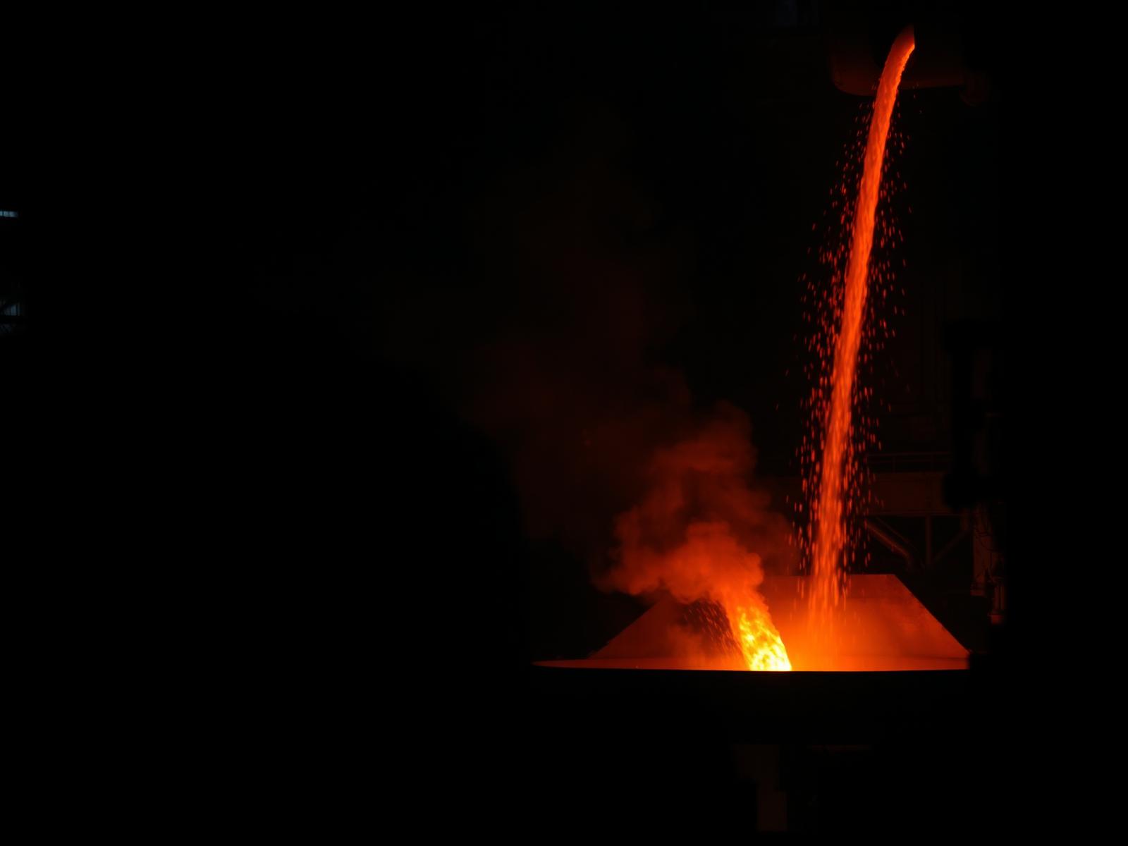 Molten ferroalloy pour at a metallurgical smelter